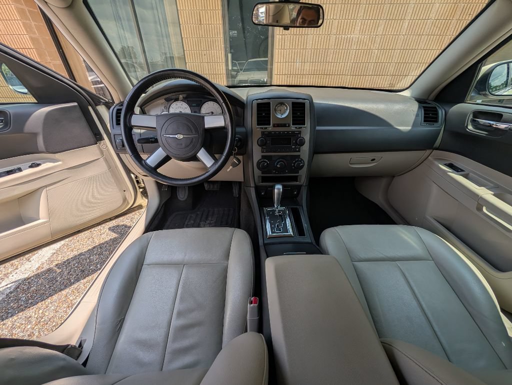 Used 2006 Chrysler 300 Touring w/ Comfort/Convenience Group RWD image 11
