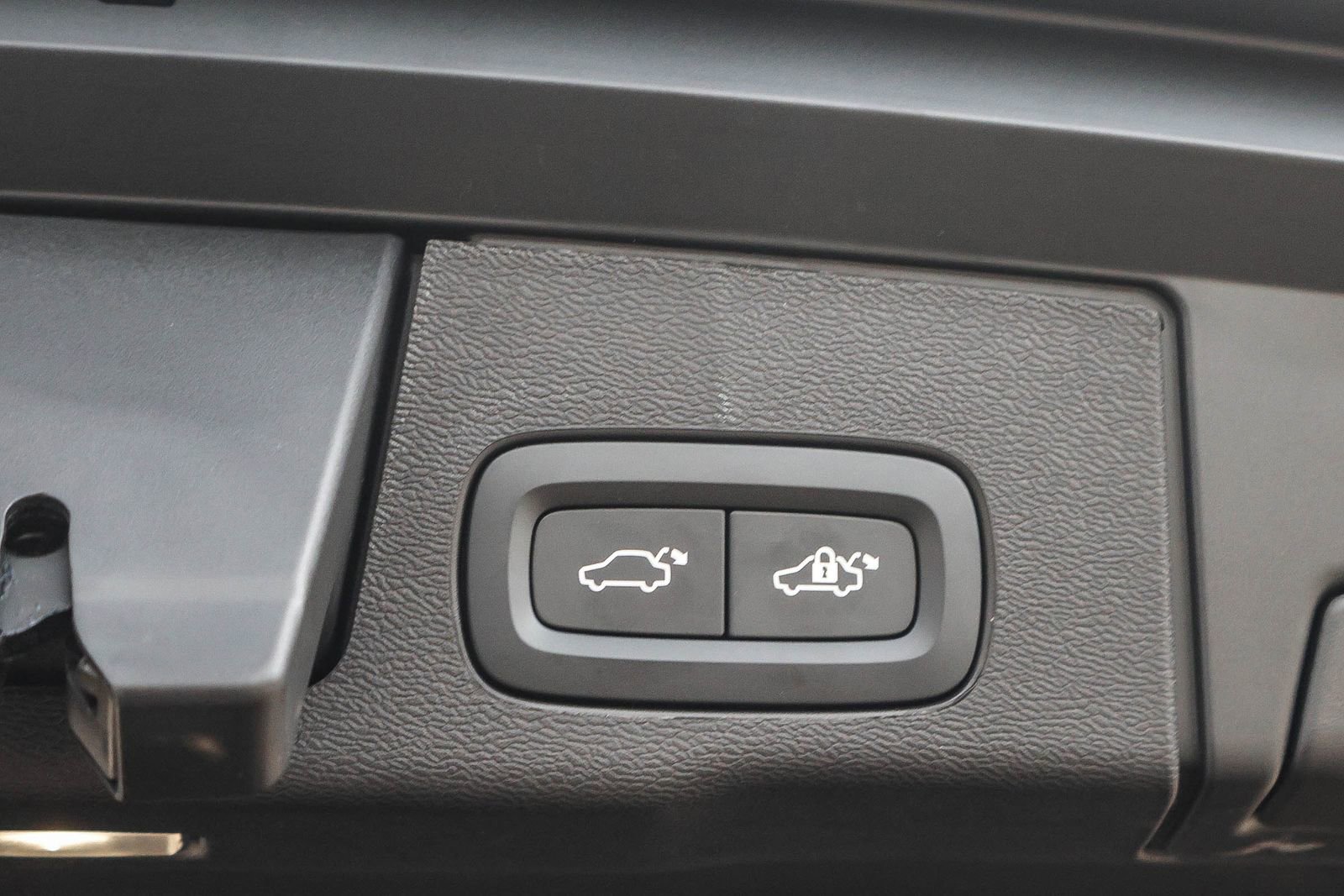 New 2026 Volvo XC60 T8 Ultra w/ Climate Package image 28