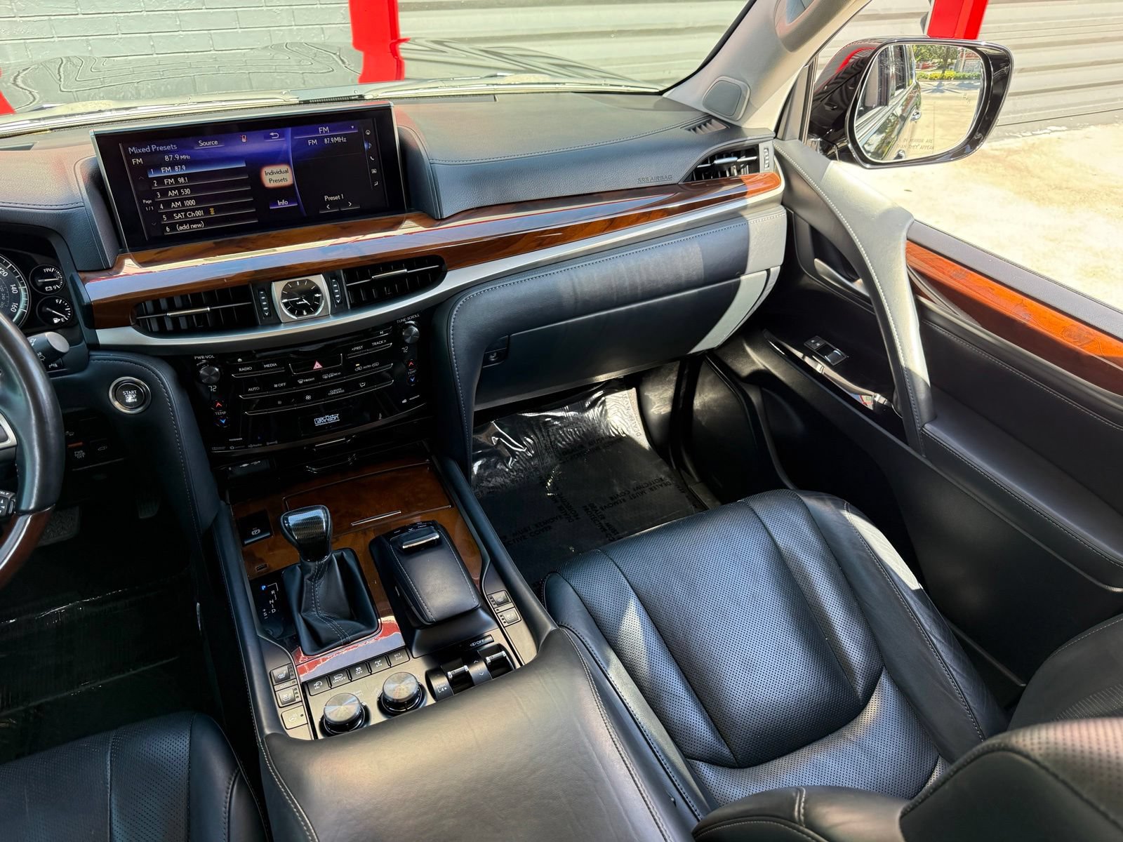 Used 2019 Lexus LX 570 4WD w/ Luxury Package image 36