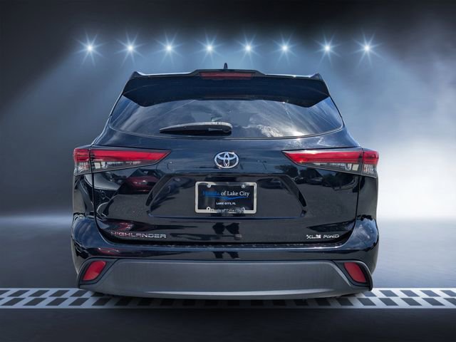 Used 2020 Toyota Highlander XLE AWD/4WD image 4