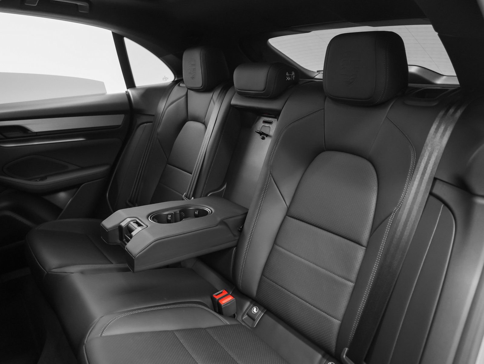 New 2025 Porsche Macan 4S Electric image 47