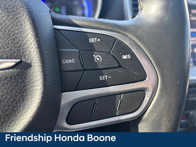 Used 2018 Chrysler 300 Limited image 16