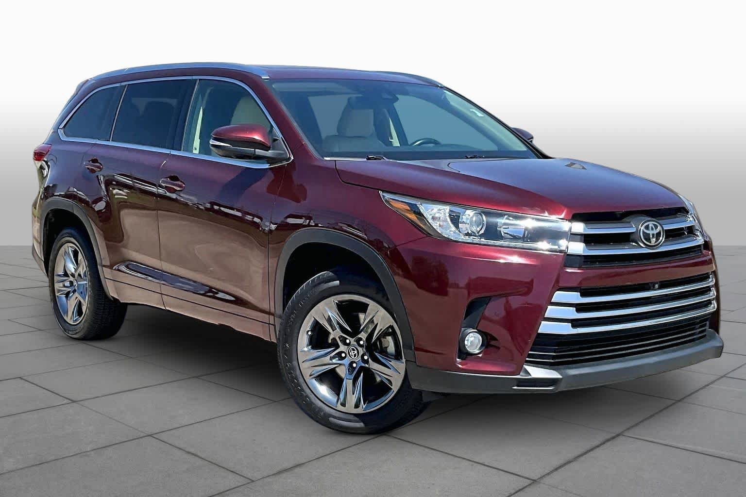 Used 2017 Toyota Highlander Limited Platinum FWD image 3