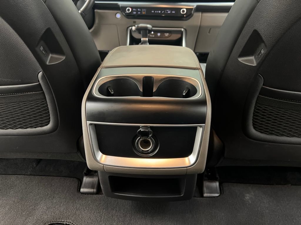 Used 2025 Kia Carnival image 23
