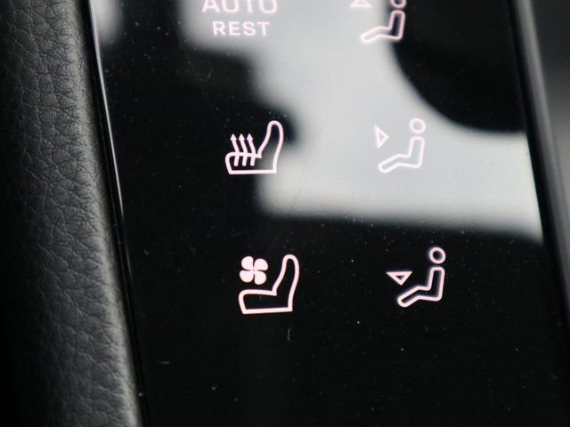 Certified 2024 Porsche Macan image 20