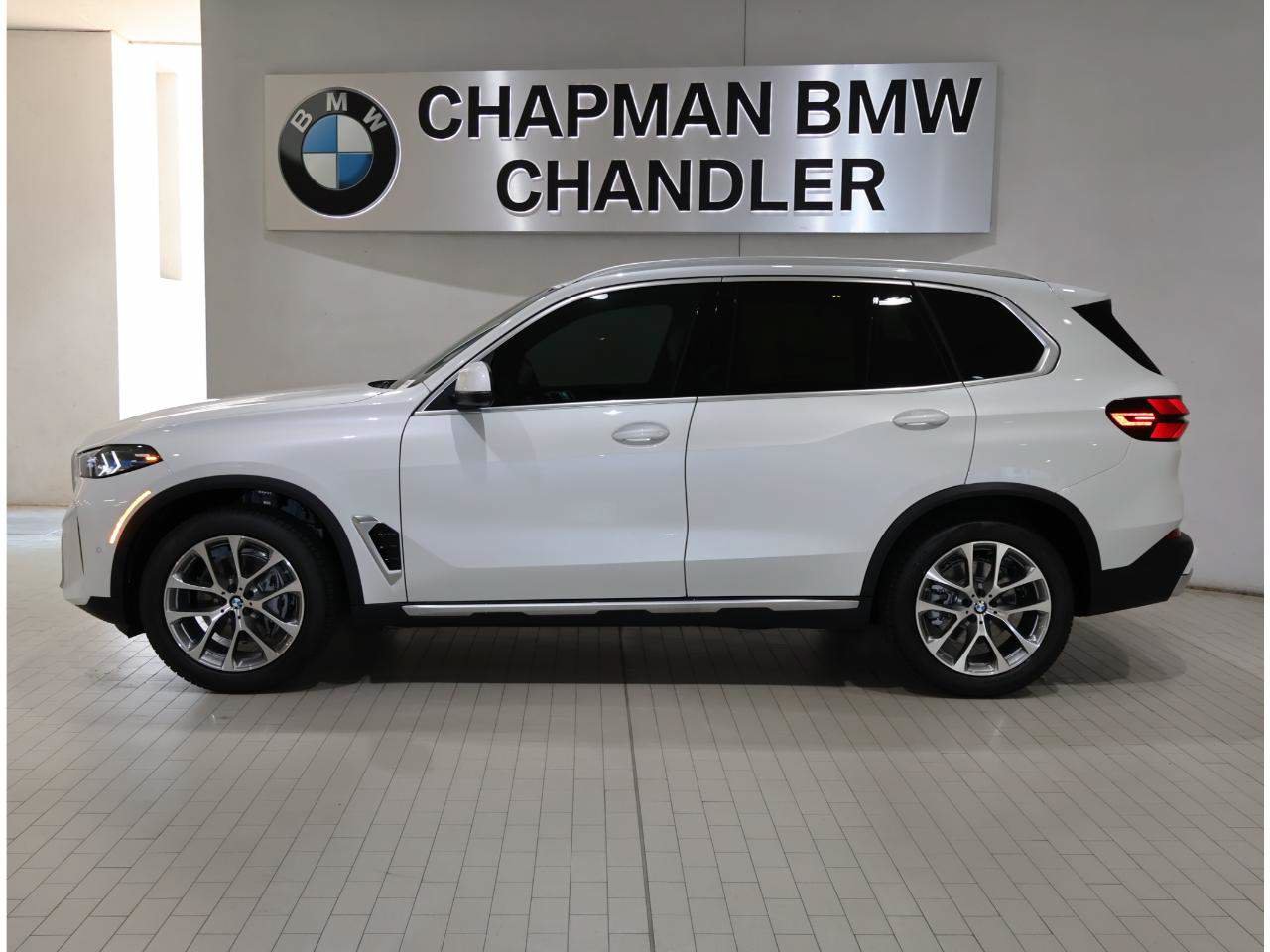 Used 2026 BMW X5 sDrive40i w/ Parking Assistance Package RWD image 3