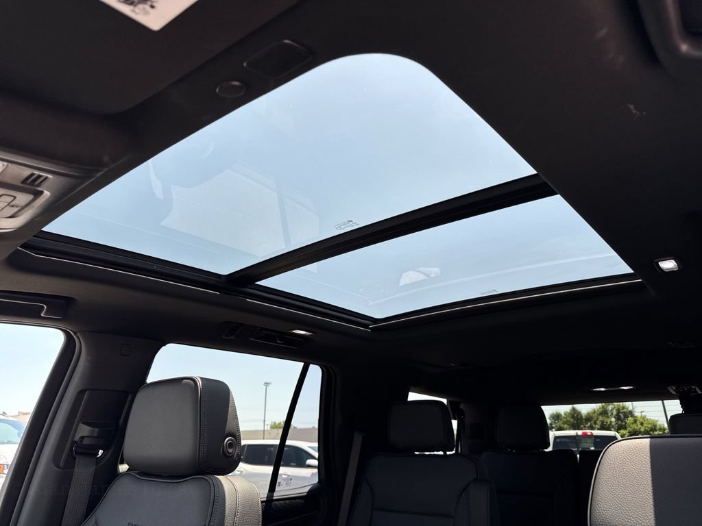 Used 2022 GMC Yukon Denali RWD image 35