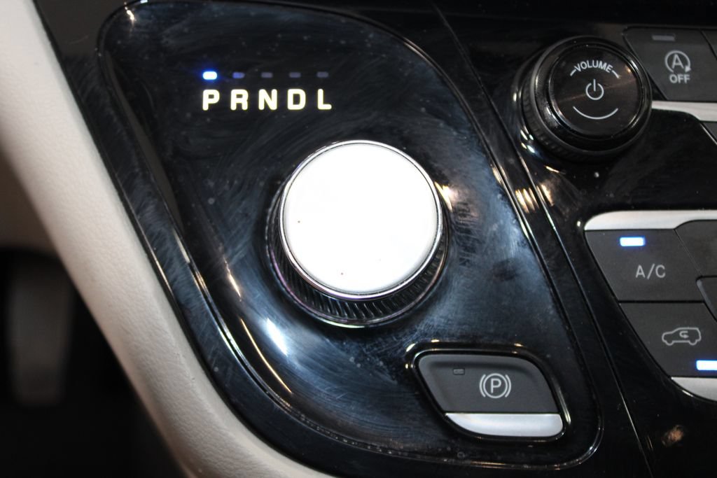 Used 2024 Chrysler Pacifica Touring-L FWD image 29