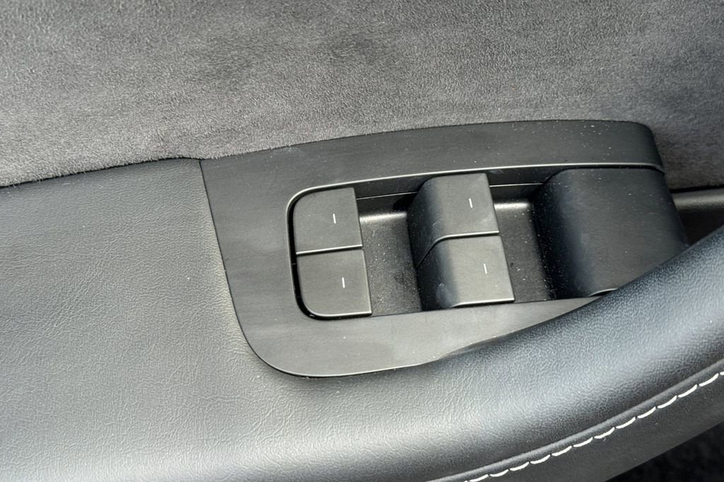 Used 2024 Tesla Model Y 2WD image 15