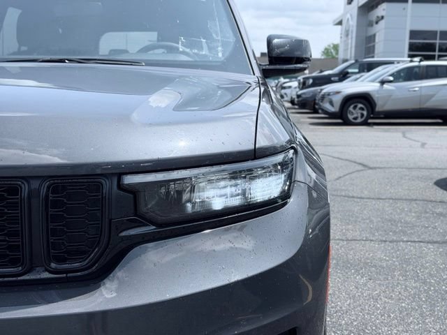 Used 2023 Jeep Grand Cherokee L Laredo AWD/4WD image 3