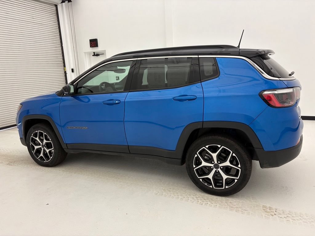 Used 2025 Jeep Compass Limited AWD/4WD image 19