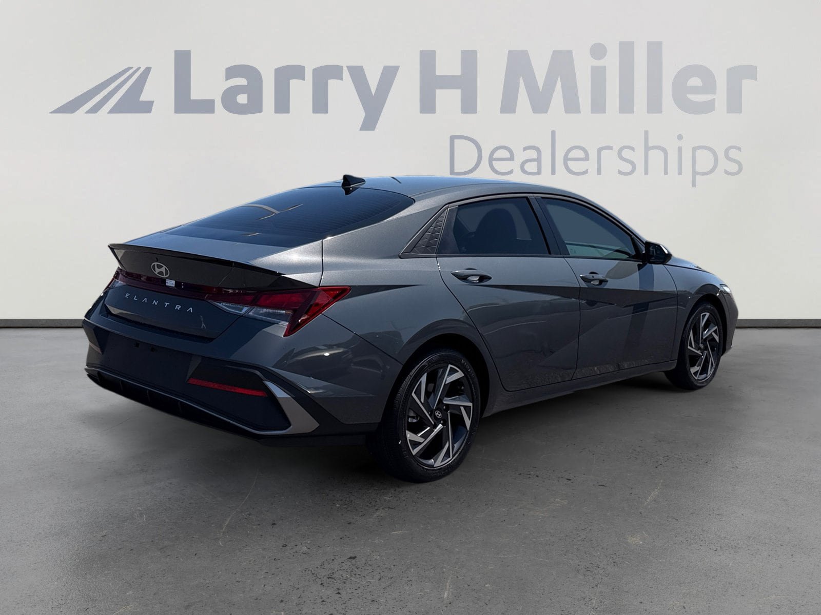 Certified 2025 Hyundai Elantra Sport FWD image 6