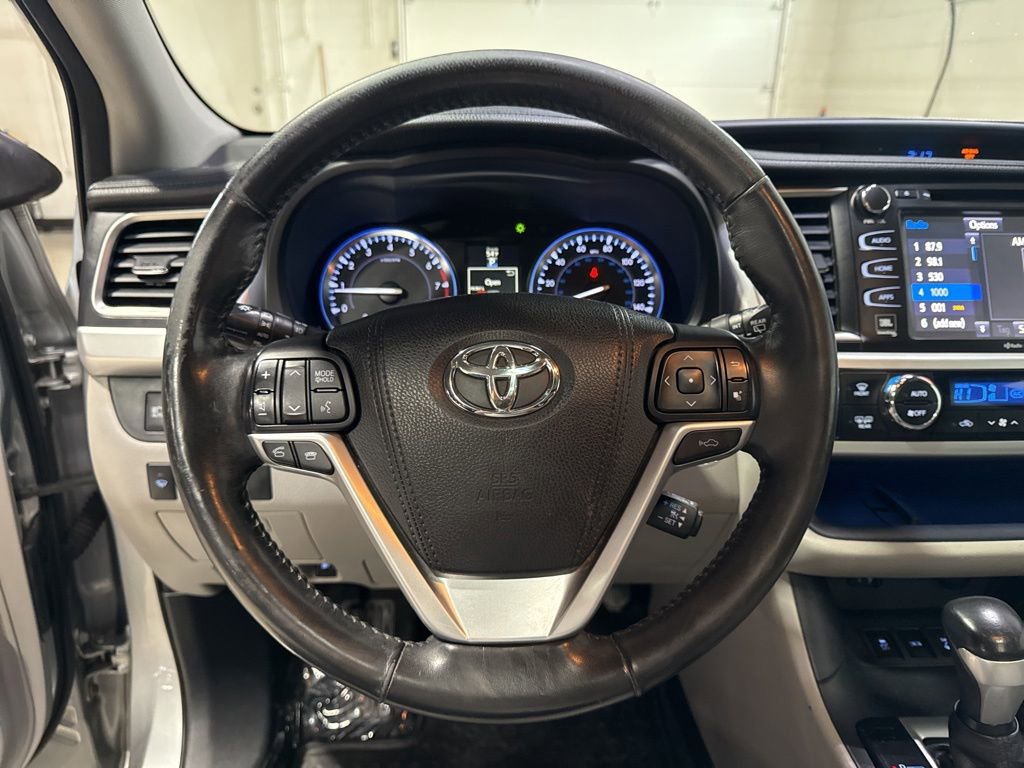Used 2015 Toyota Highlander Limited Platinum AWD/4WD image 11