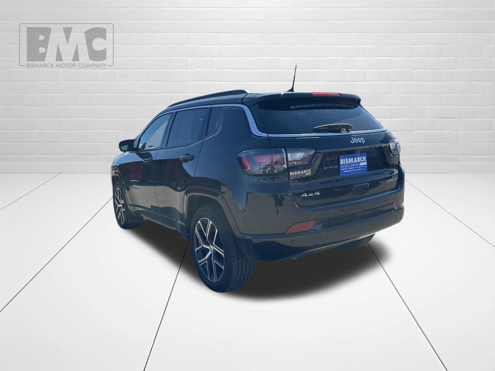 Used 2024 Jeep Compass Limited w/ Elite Group AWD/4WD image 4