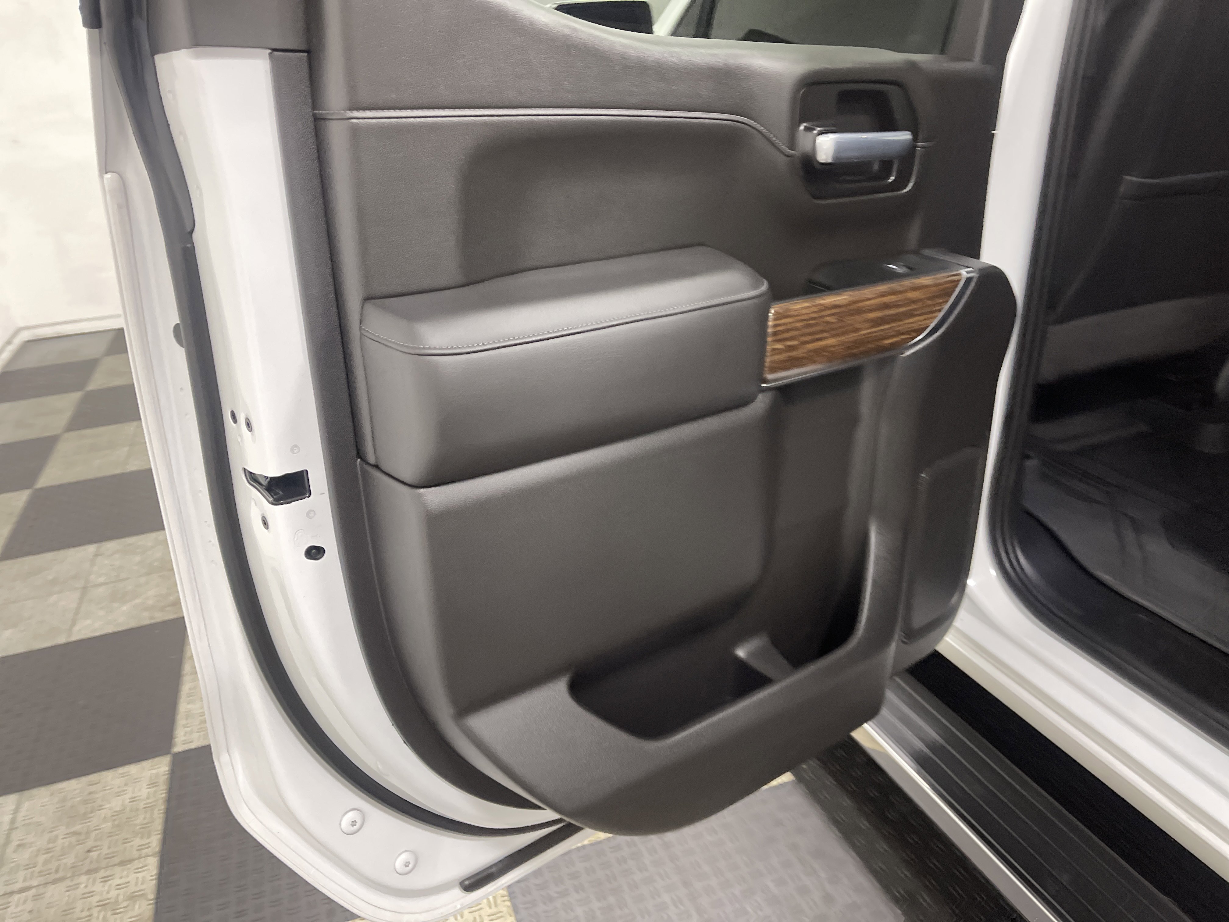 Used 2022 Chevrolet Silverado 1500 High Country AWD/4WD image 15
