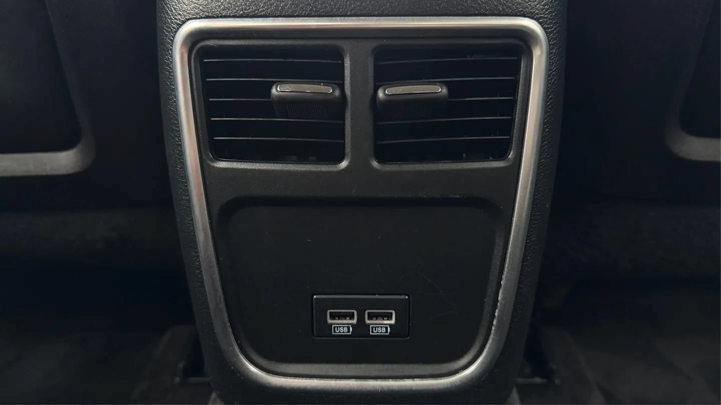 Used 2015 Chrysler 300 Limited RWD image 36