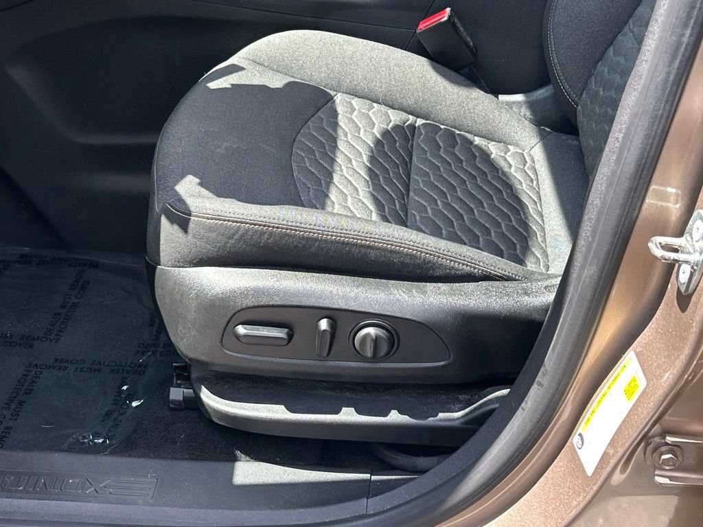 Used 2018 Chevrolet Equinox LT FWD image 16