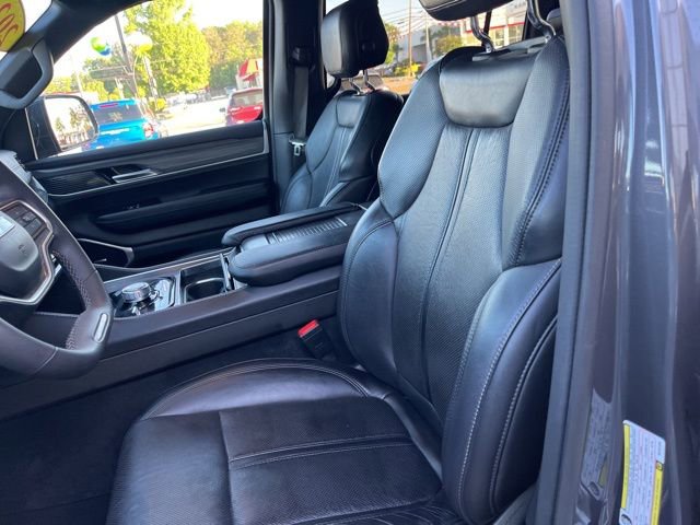 Used 2024 Jeep Wagoneer L Series II w/ Flexible Seating Group AWD/4WD image 8