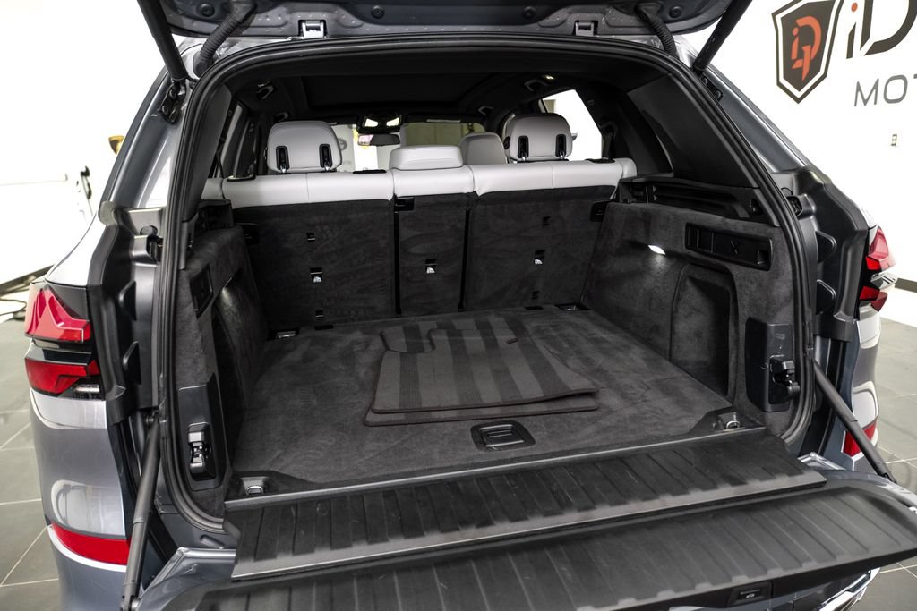 Used 2025 BMW X5 xDrive40i w/ M Sport Package AWD/4WD image 47
