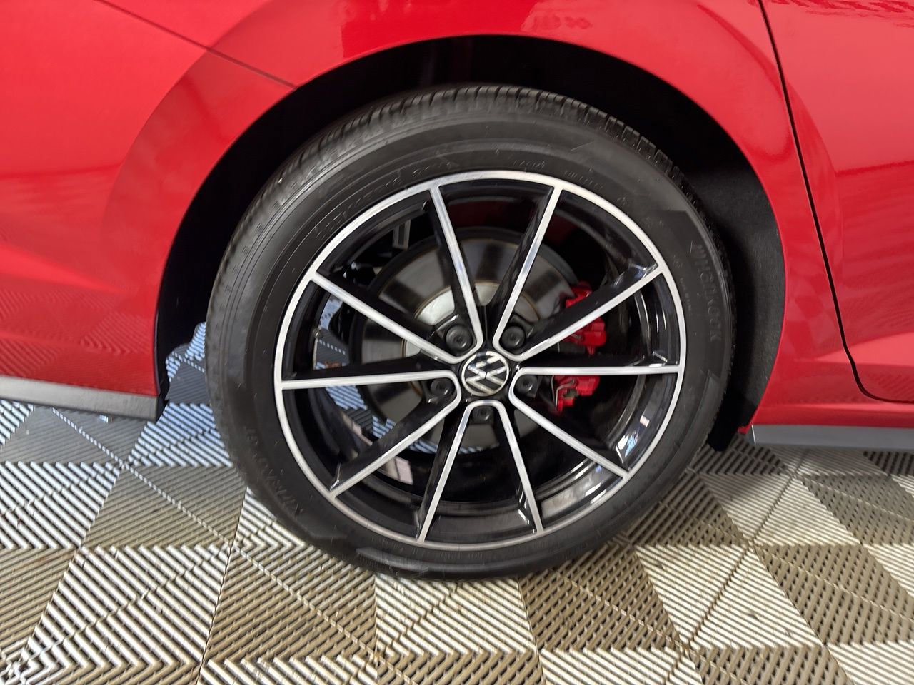 Used 2025 Volkswagen Jetta GLI Autobahn image 32