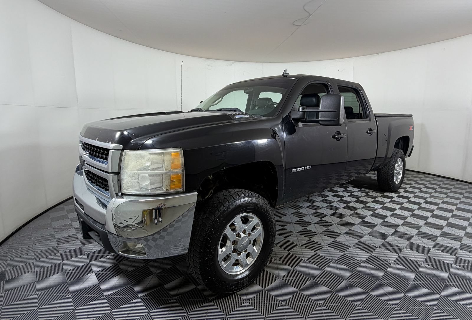 Used 2010 Chevrolet Silverado 2500 LTZ w/ Convenience Package AWD/4WD image 2