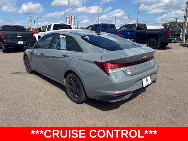 Used 2022 Hyundai Elantra SEL FWD image 5