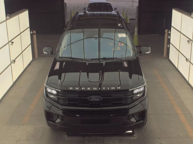 Used 2025 Ford Expedition Active image 18