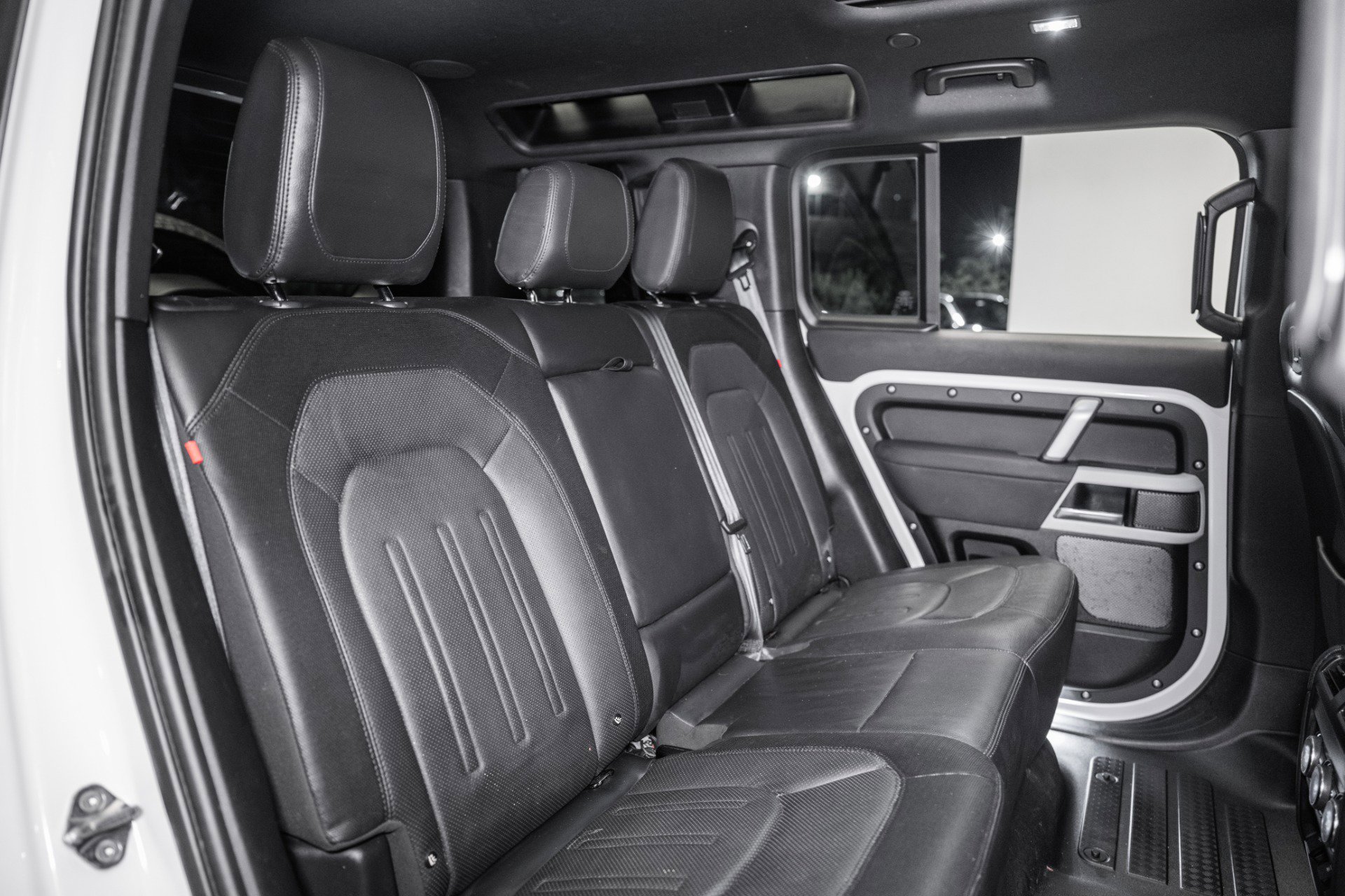 Used 2022 Land Rover Defender 110 X-Dynamic SE image 30