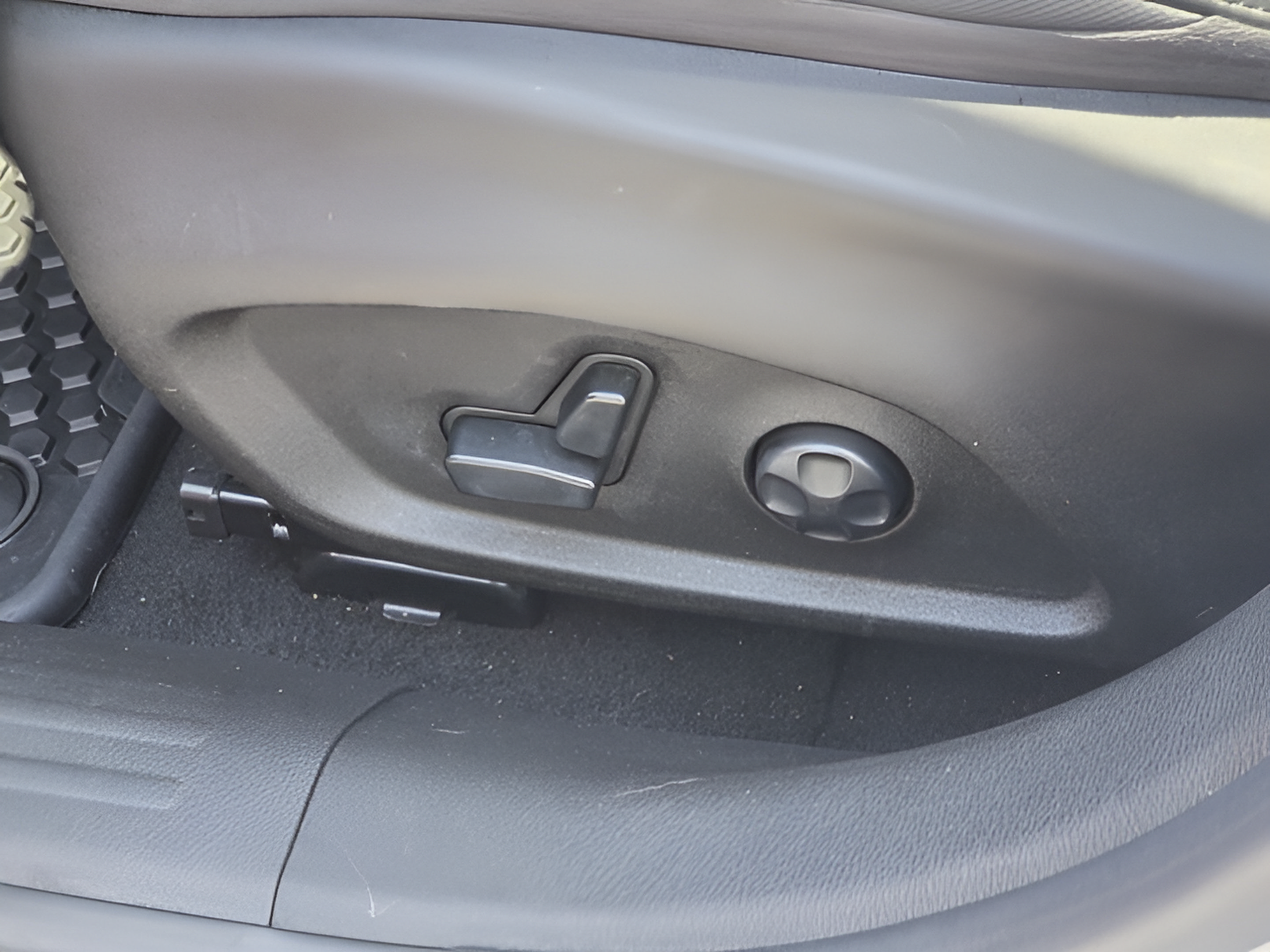 Used 2019 Jeep Renegade Trailhawk AWD/4WD image 12