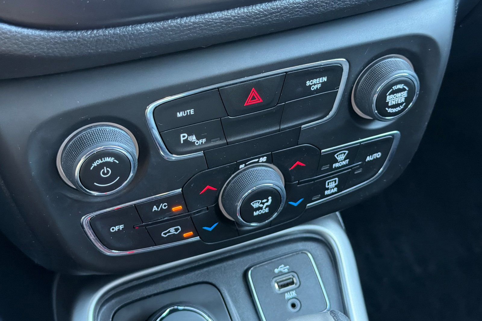 Used 2018 Jeep Compass Sport w/ Tech Group image 19