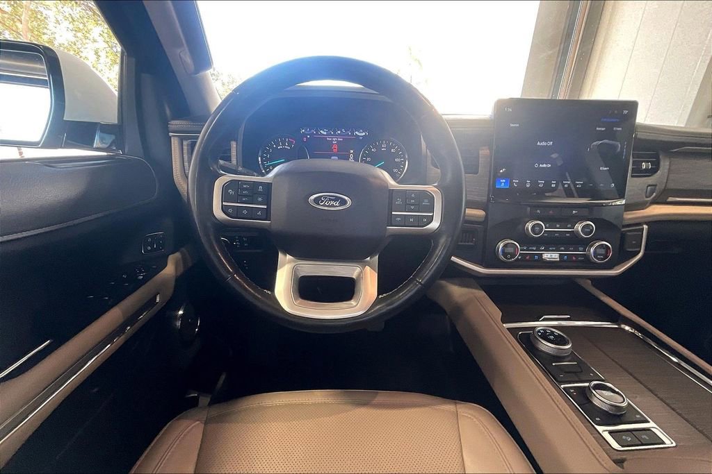 Used 2024 Ford Expedition Limited image 5