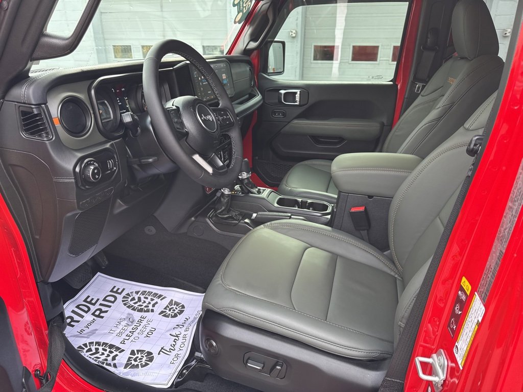 Used 2025 Jeep Gladiator Mojave image 17
