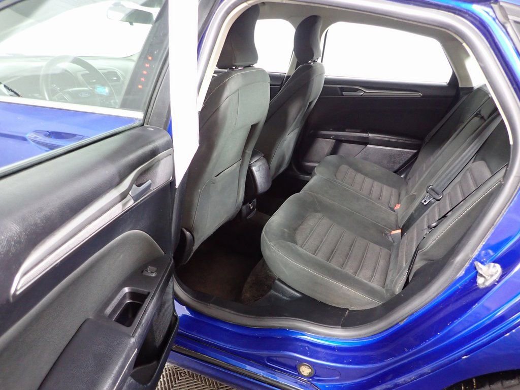 Used 2018 Ford Fusion SE image 25