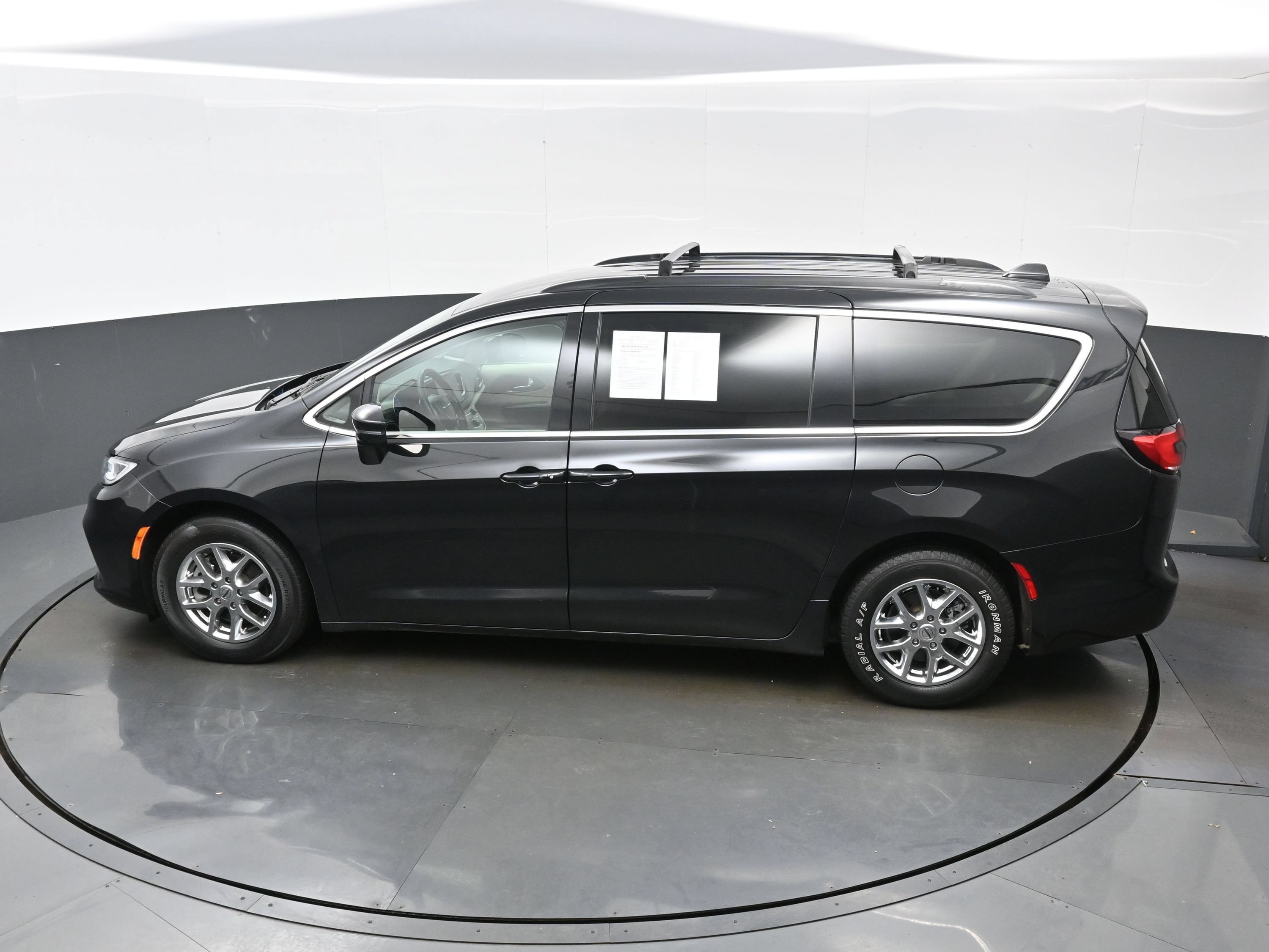 Used 2022 Chrysler Pacifica Touring-L FWD image 37