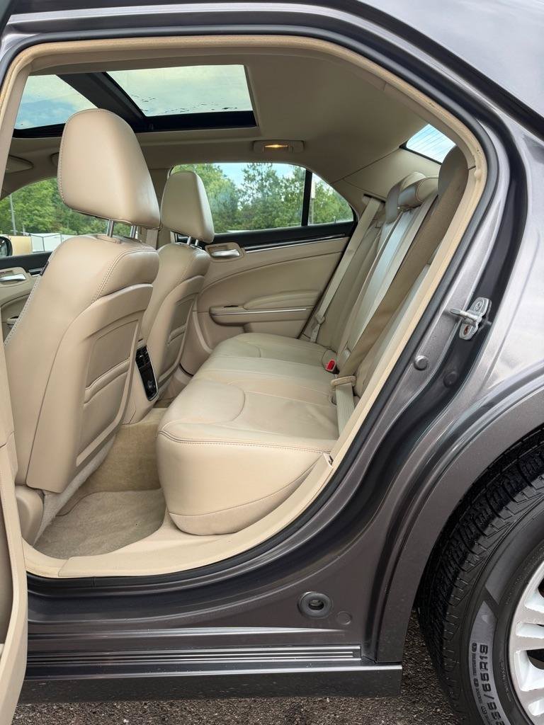 Used 2013 Chrysler 300 AWD w/ Driver Convenience Group image 14