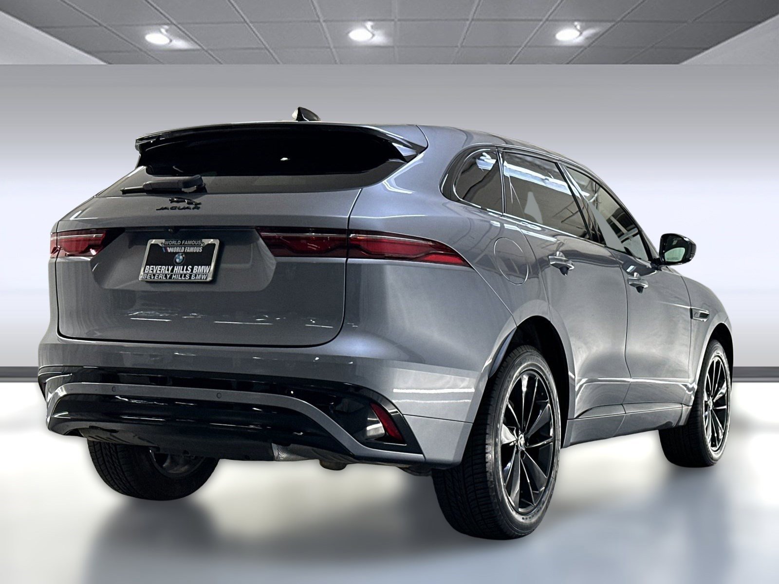 Used 2024 Jaguar F-PACE R-Dynamic S image 8