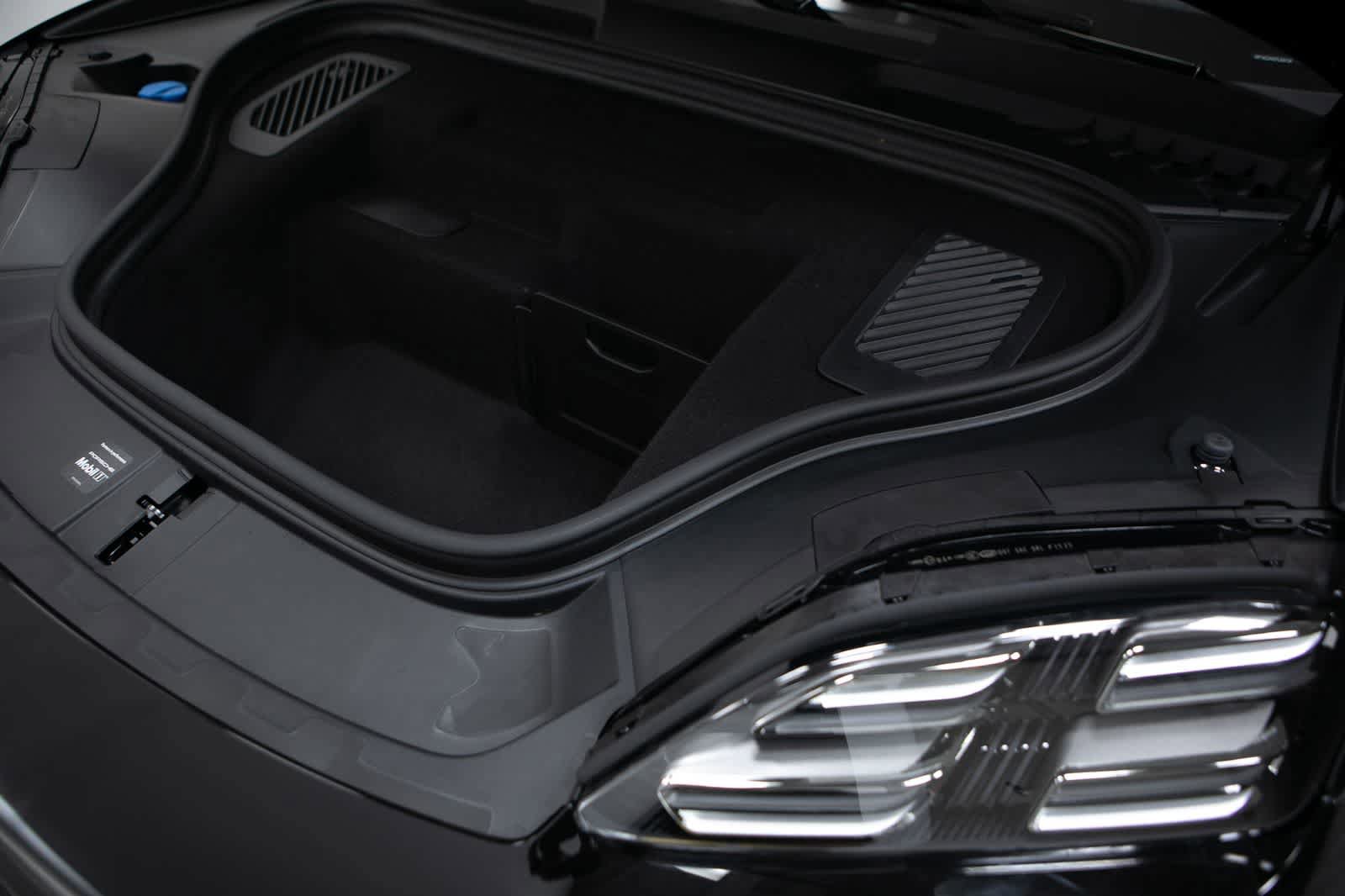 New 2026 Porsche Macan Turbo Electric AWD/4WD image 40