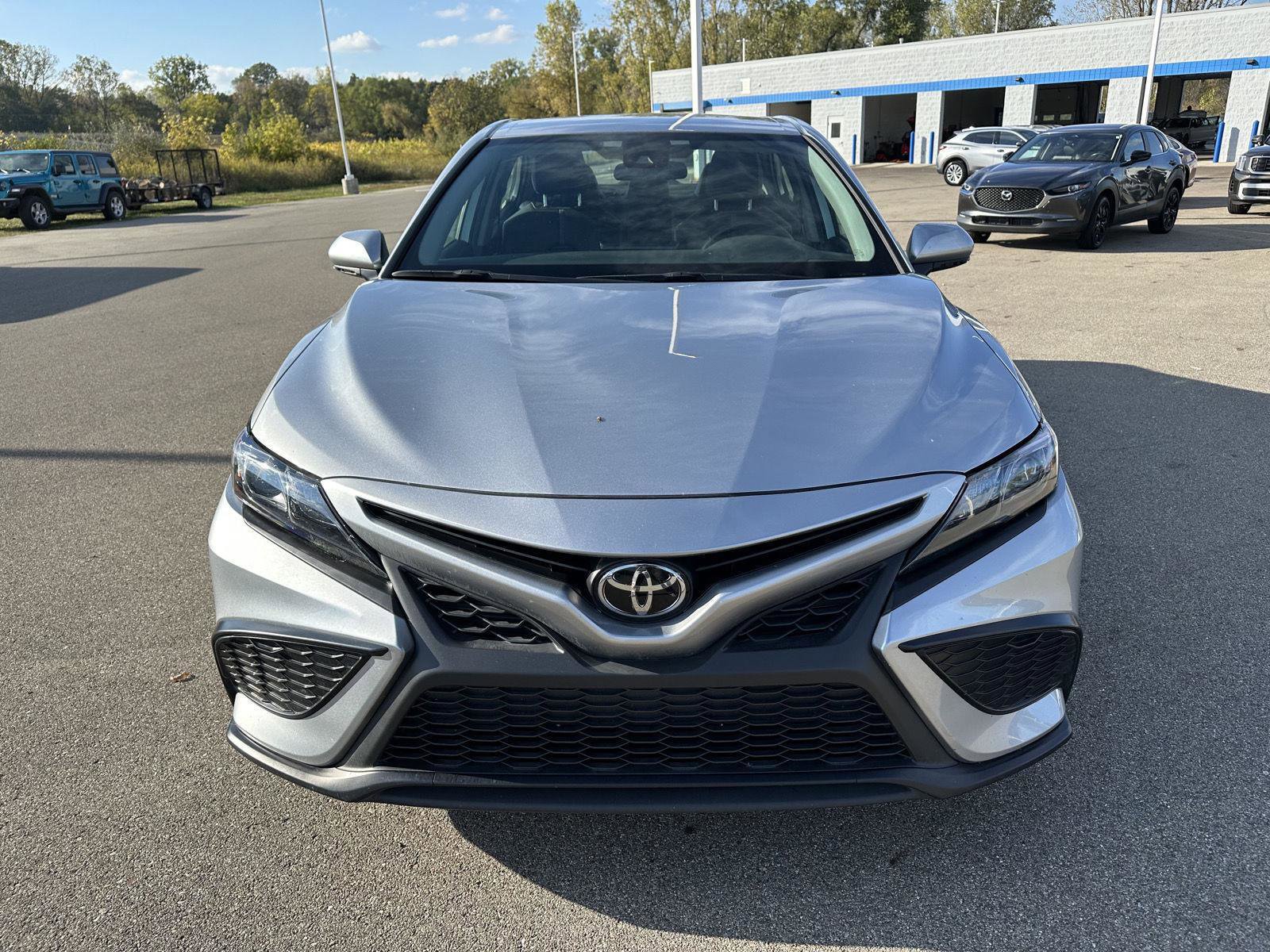 Used 2024 Toyota Camry SE image 11