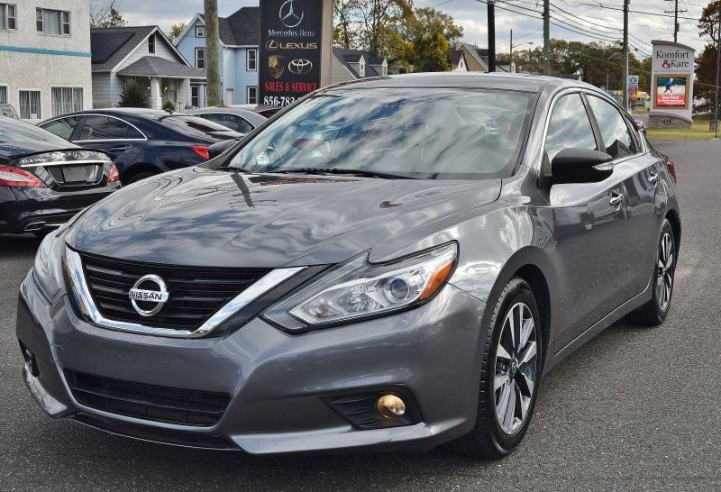 Used 2018 Nissan Altima 2.5 SV image 1