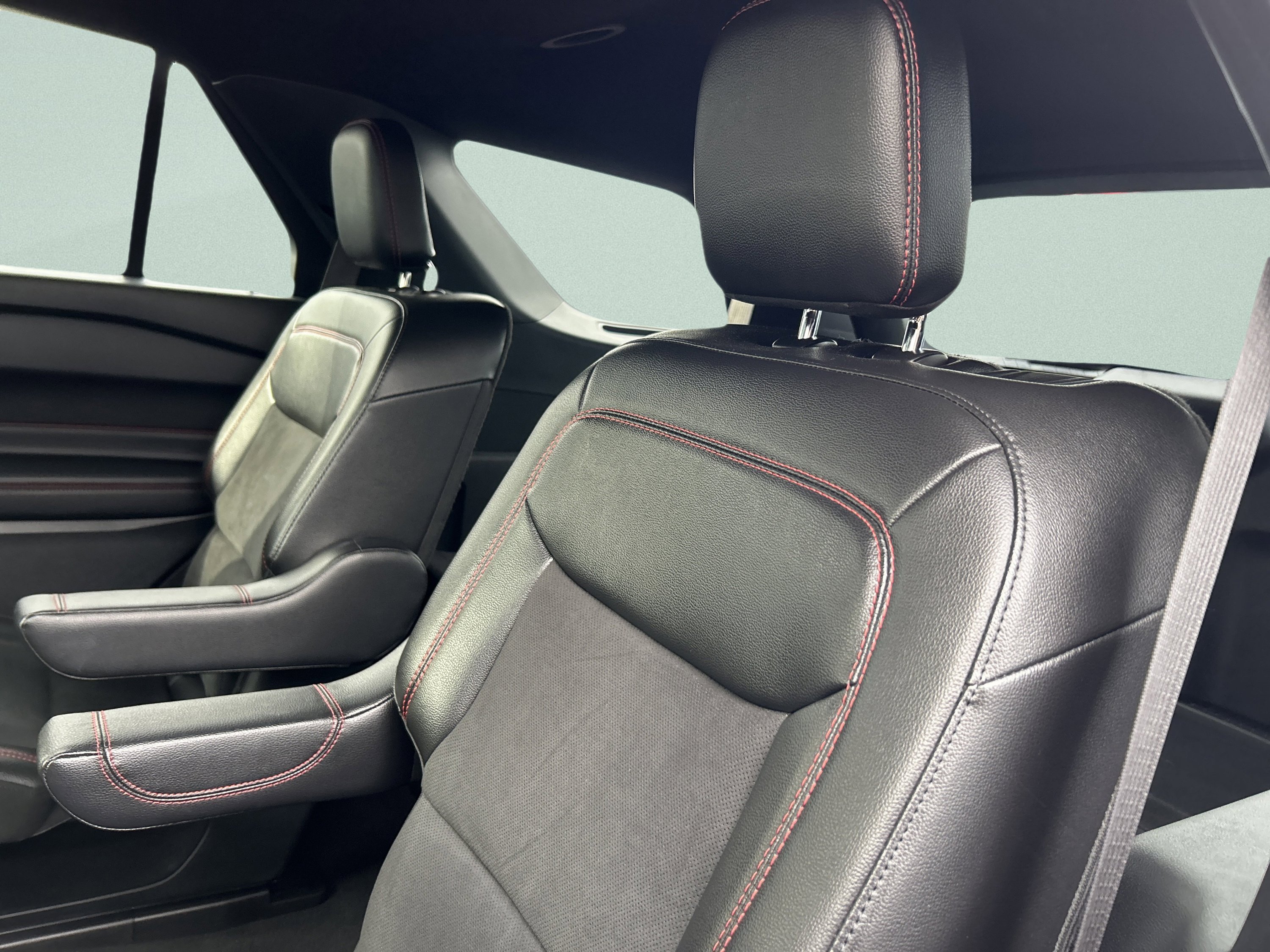 Used 2022 Ford Explorer ST-Line w/ Class IV Trailer Tow Package image 27