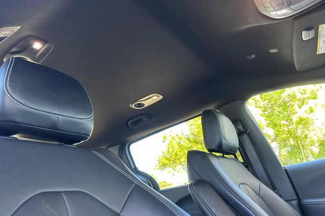 Used 2025 Chrysler Pacifica Select image 18