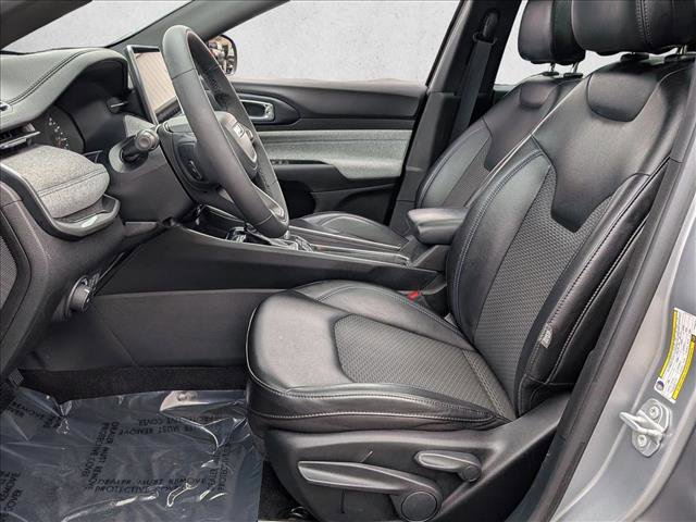 Used 2023 Jeep Compass Latitude w/ Sun and Sound Group AWD/4WD image 18