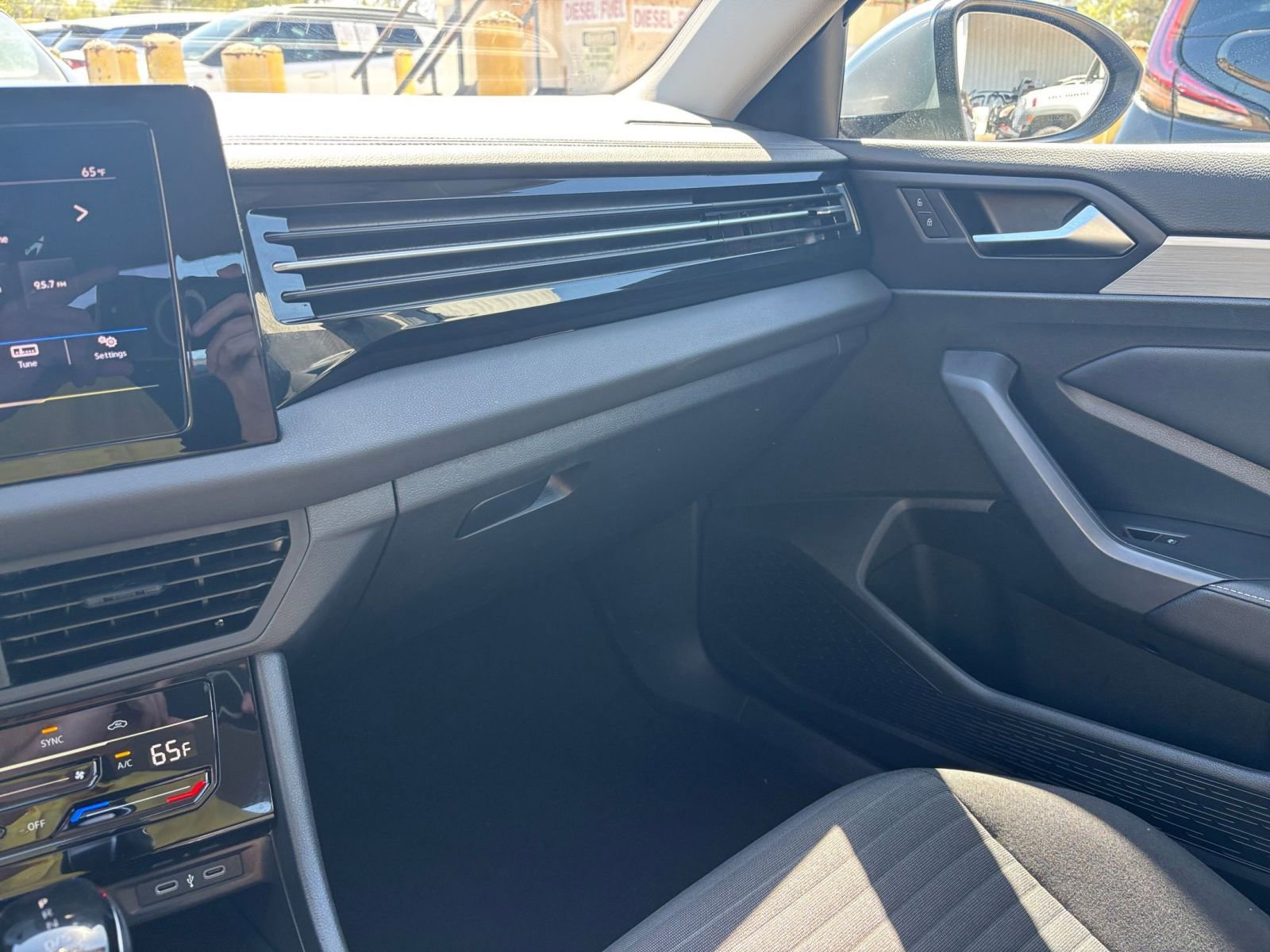 Used 2025 Volkswagen Jetta S image 33