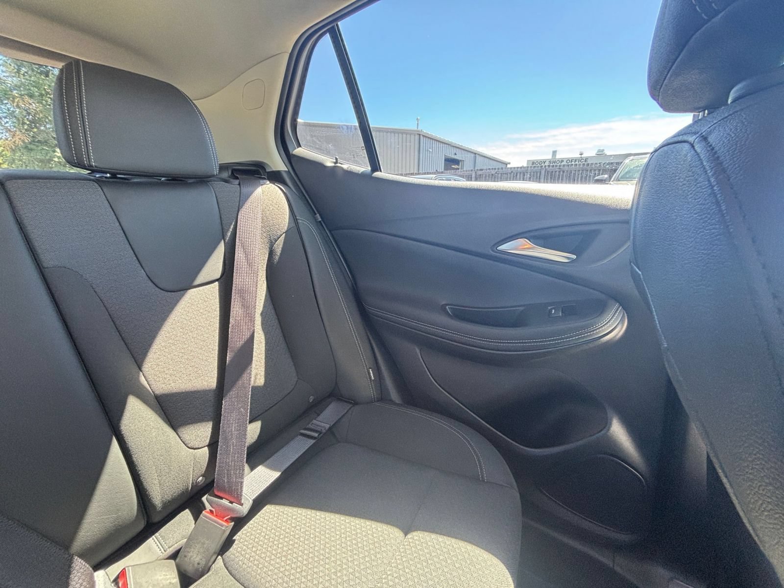 Used 2025 Buick Encore GX Preferred AWD/4WD image 33