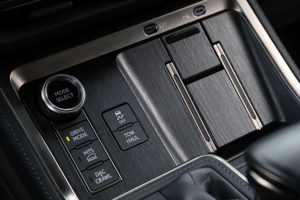 Used 2024 Lexus GX 550 AWD/4WD image 14