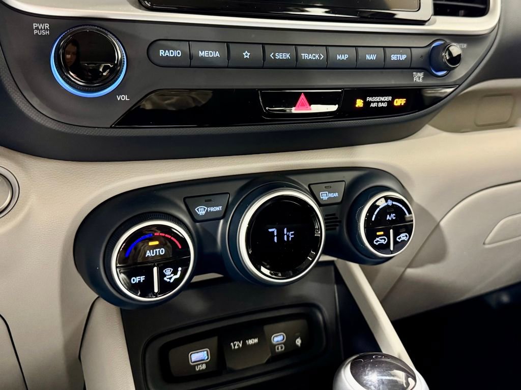Used 2025 Hyundai Venue Limited image 20