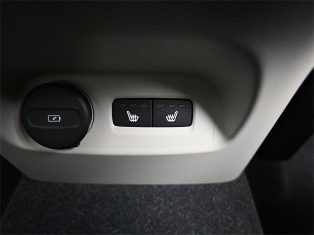 Used 2024 Volvo XC40 B5 Plus w/ Climate Package image 35