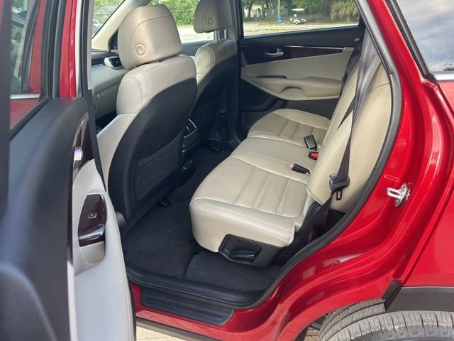 Used 2017 Kia Sorento LX w/ LX Convenience Package image 6