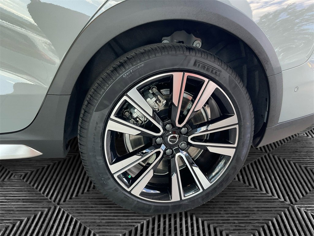 New 2026 Volvo V60 B5 Cross Country Ultra w/ Protection Package Premier image 14