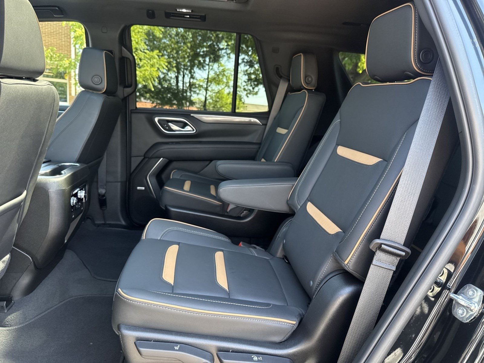 Used 2024 GMC Yukon AT4 w/ Technology Package AWD/4WD image 24